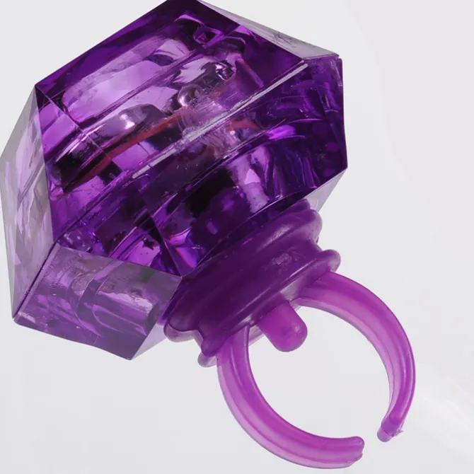 Gem Light-Up Ring - Princess Cut - 24 hr