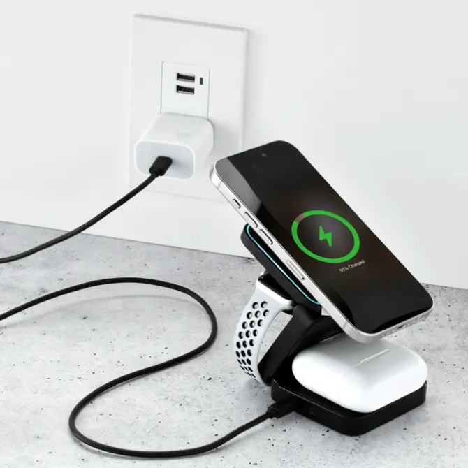Magnetic Multi-Charging Station